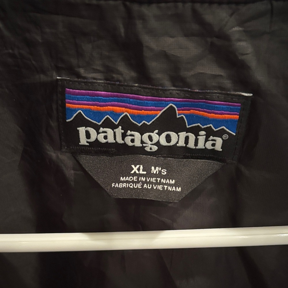 Patagonia Men's Dark Quilted Vest - Picture 2 of 3